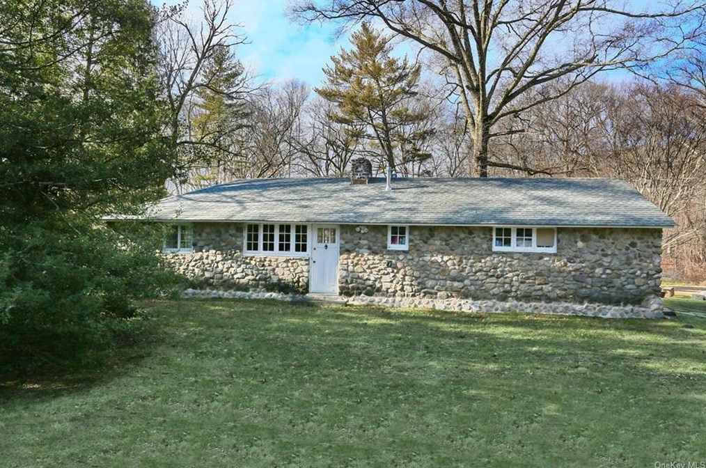 11 Bayard Ln N, Airmont, NY 10901