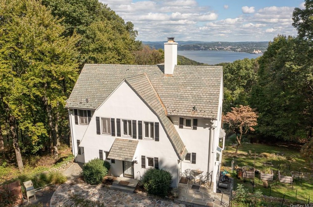 126 Buckberg Mountain Rd, Tomkins Cove, NY 10986