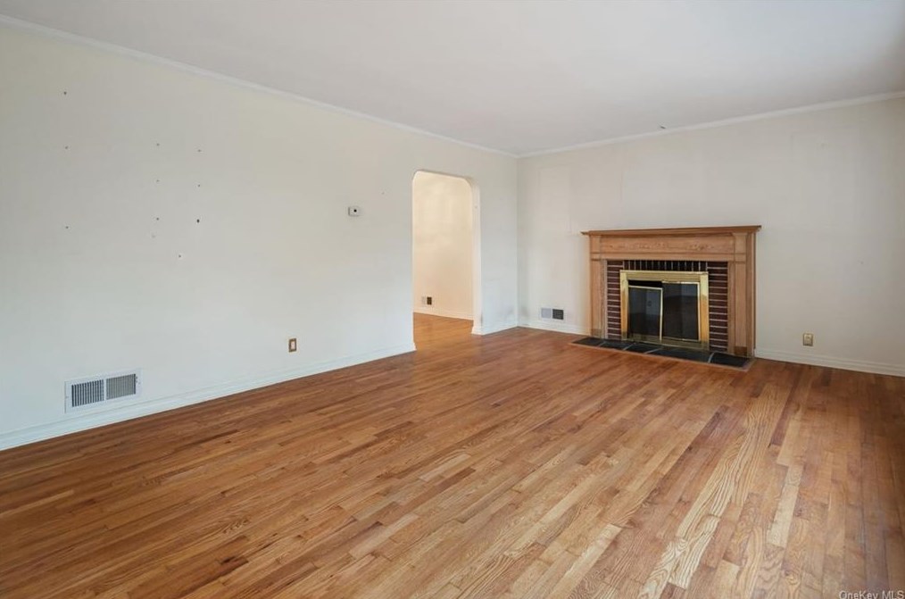 136 Longfellow St, Hartsdale, NY 10530