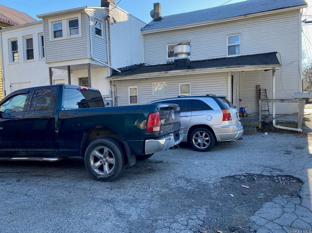 4 Main St, Monroe, NY 10950-2837