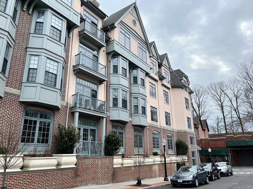 55 1st St # 208, New Rochelle, NY 10803