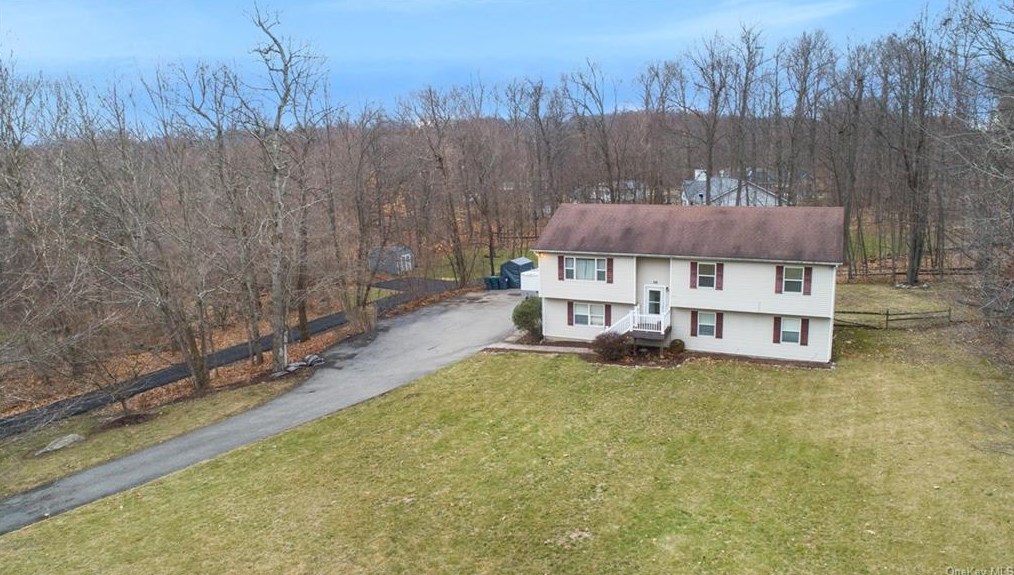 26 Cocoa Ln, Newburgh, NY 12550-8818