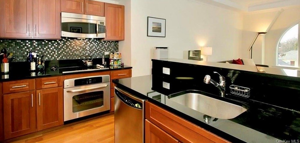 225 Stanley Ave Unit 404, Mamaroneck, NY 10543