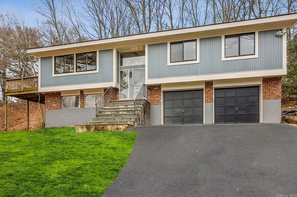 222 Lakeview Ct, Mahopac, NY 10541
