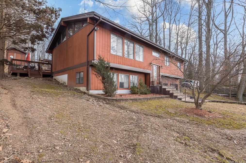 98 Hempstead Rd, Chestnut Ridge, NY 10977-2221