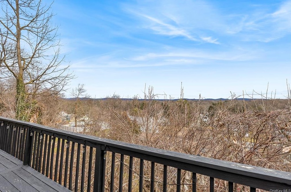 16 Lindbergh Ln, New City NY  10956-3110 exterior