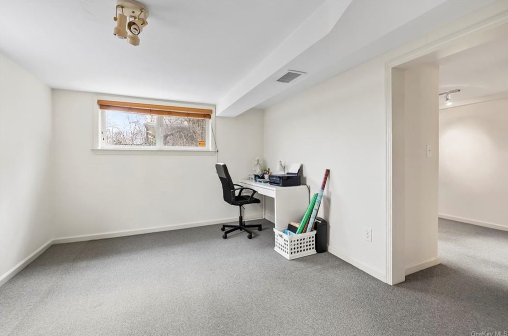 16 Lindbergh Ln, New City NY  10956-3110 exterior