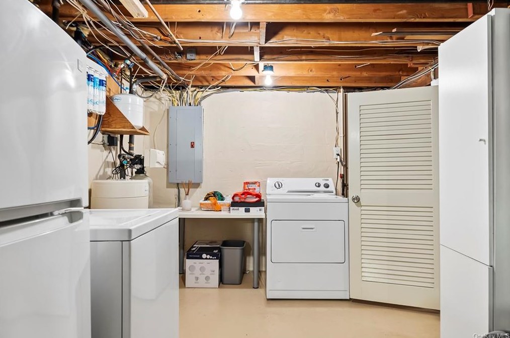 16 Lindbergh Ln, New City NY  10956-3110 exterior