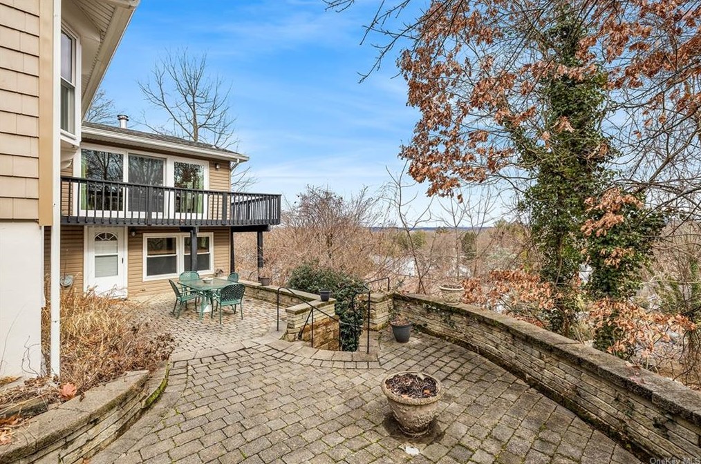 16 Lindbergh Ln, New City NY  10956-3110 exterior