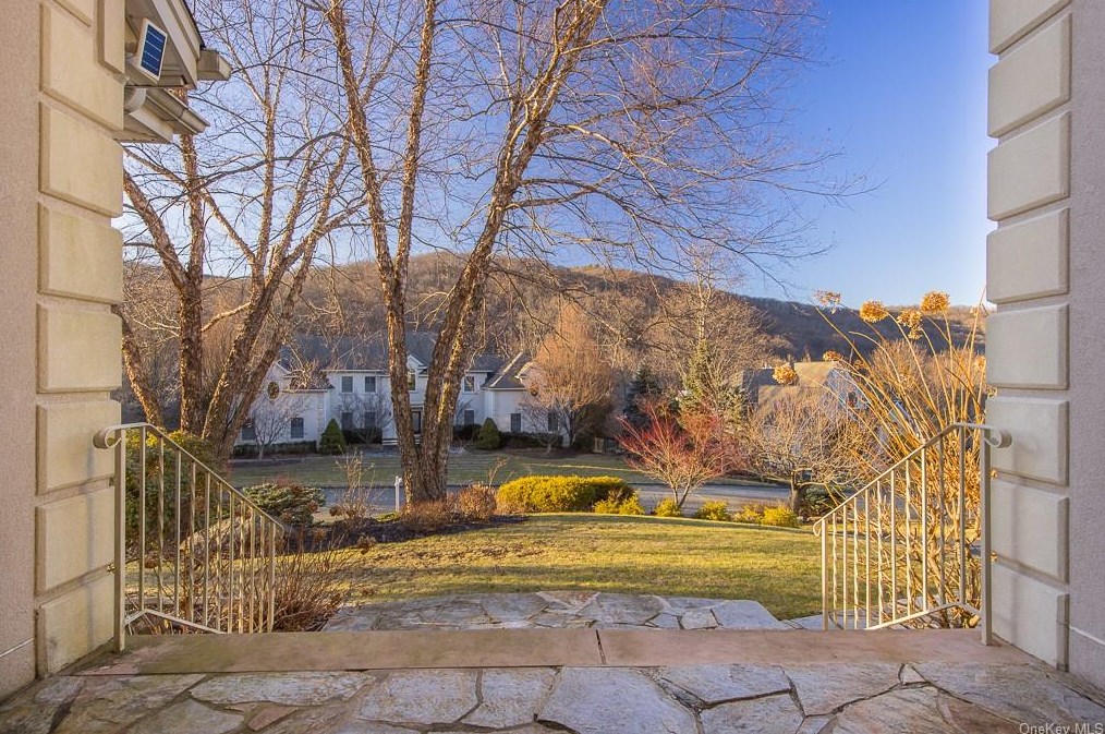 12 Beaver Pond Ct, Stony Point, NY 10980