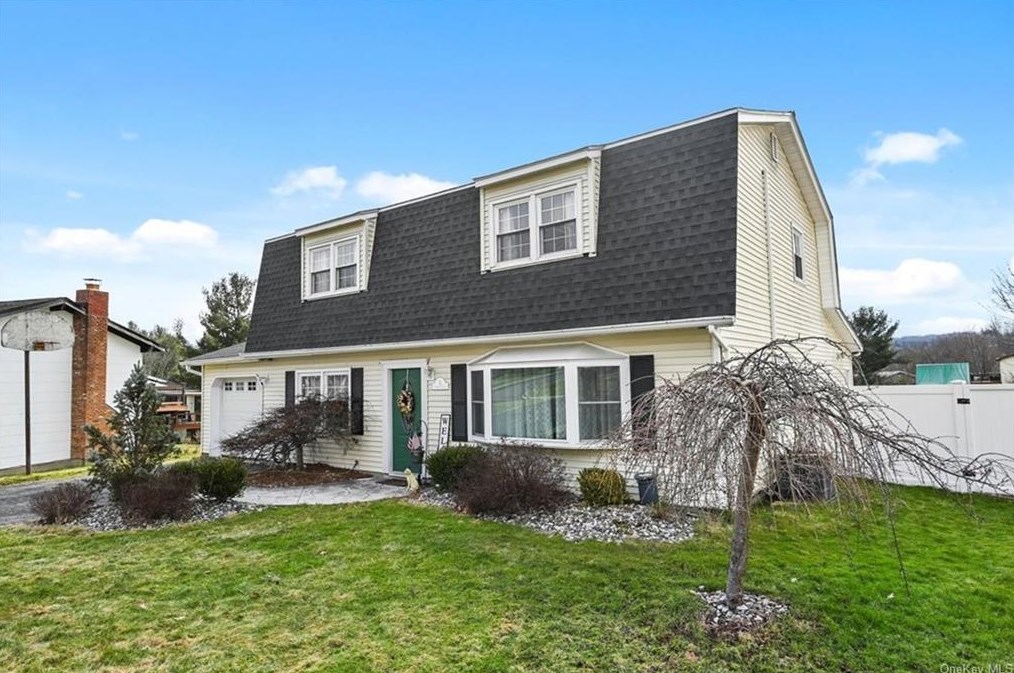 32 Veteran Cir, Monroe, NY 10950-3207