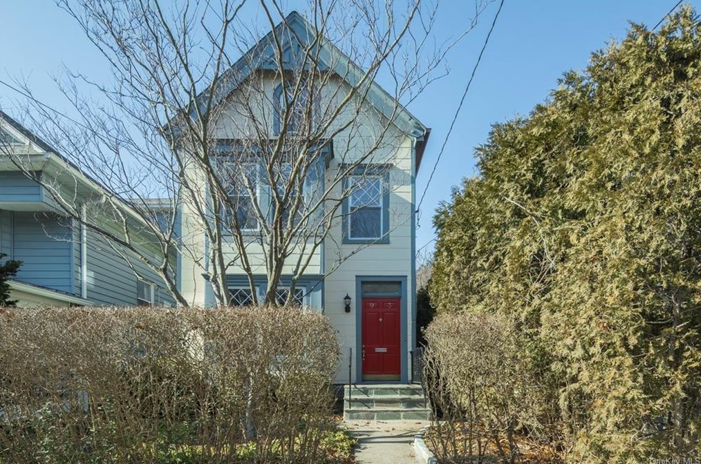 93 Parkway Rd, Yonkers, NY 10708-3603