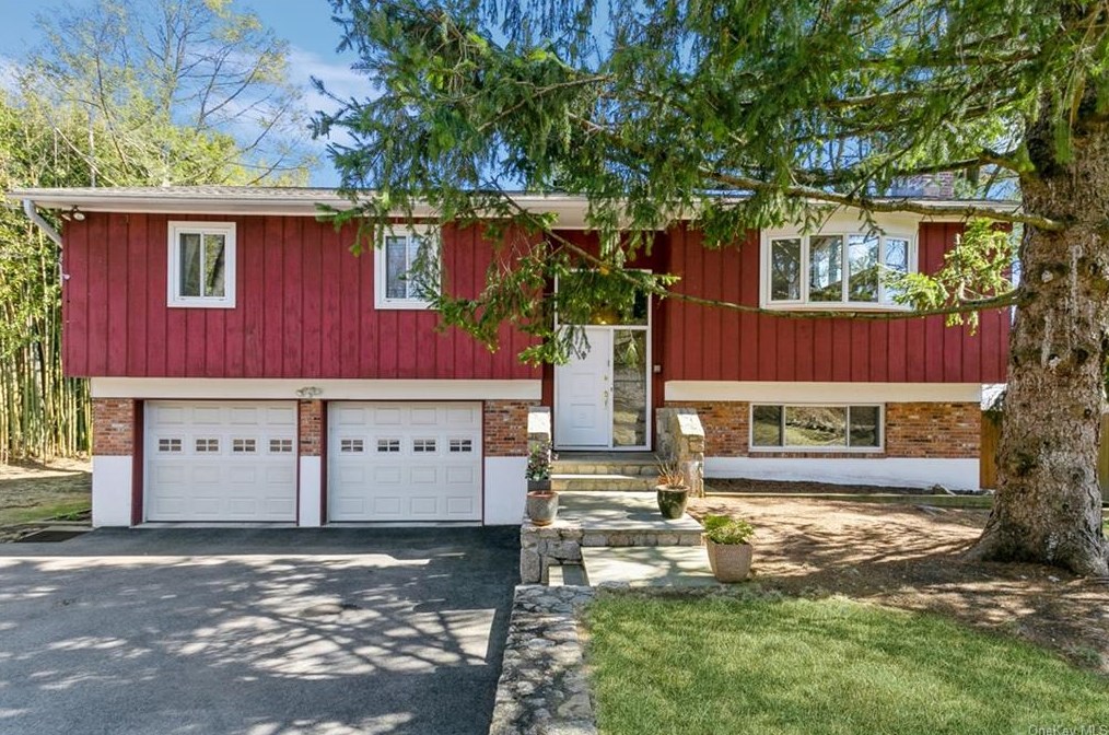 15 Stormytown Rd, Crotonville, NY 10562