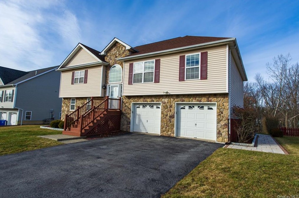 10 Alex Ct, Middletown, NY 10940