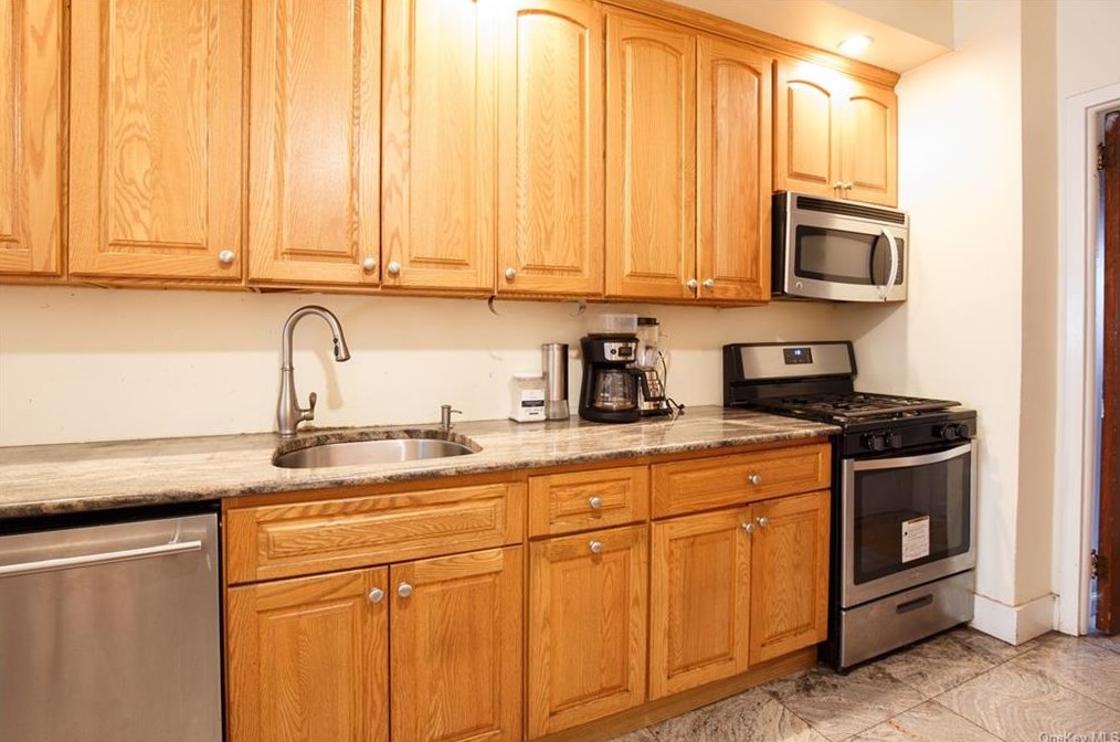80 E 236th St #2, Bronx, NY 10470