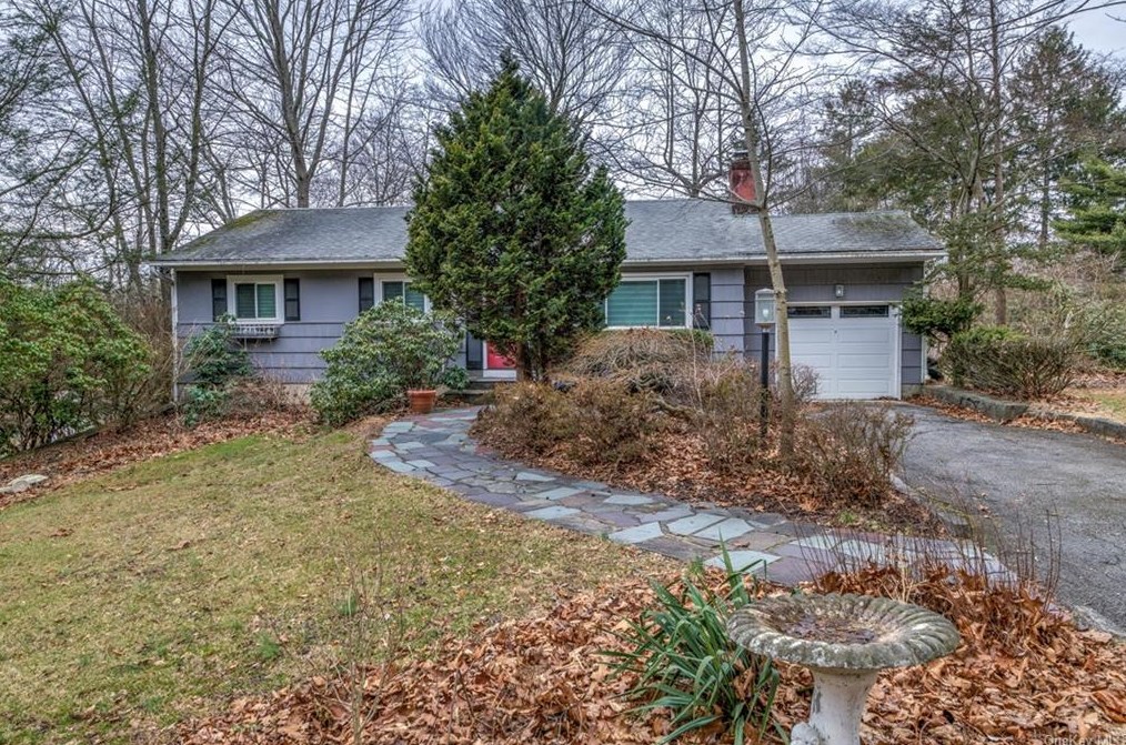 92 Stephen Dr, Pleasantville, NY 10570