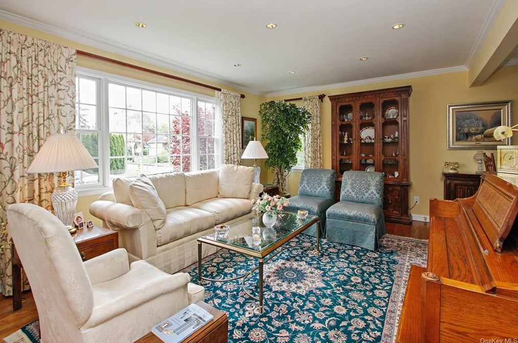 161 Webster Rd, Scarsdale, NY 10583