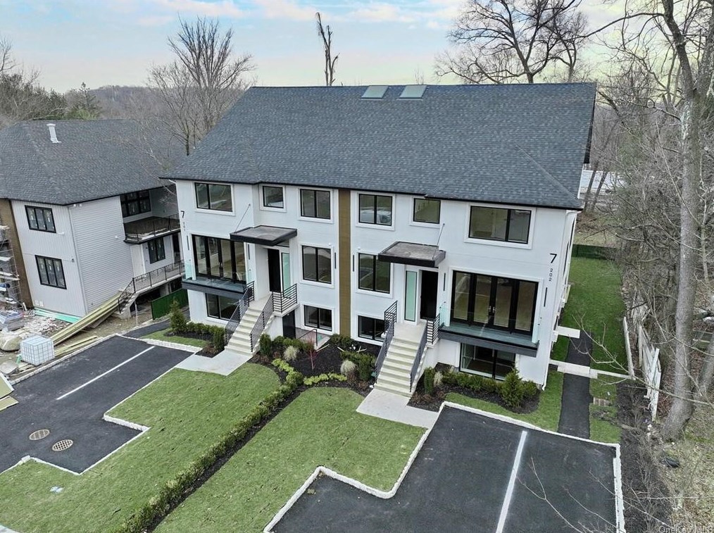 7 Miele Rd, Chestnut Ridge, NY 10952-3904