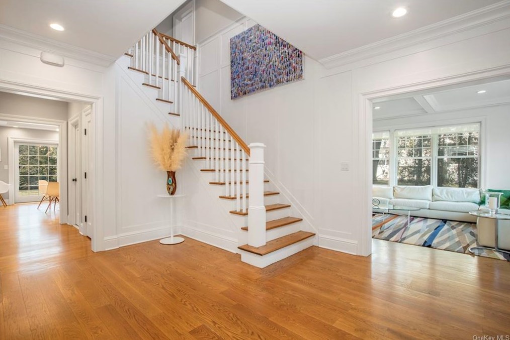915 Protano Ln, Mamaroneck, NY 10543-3940