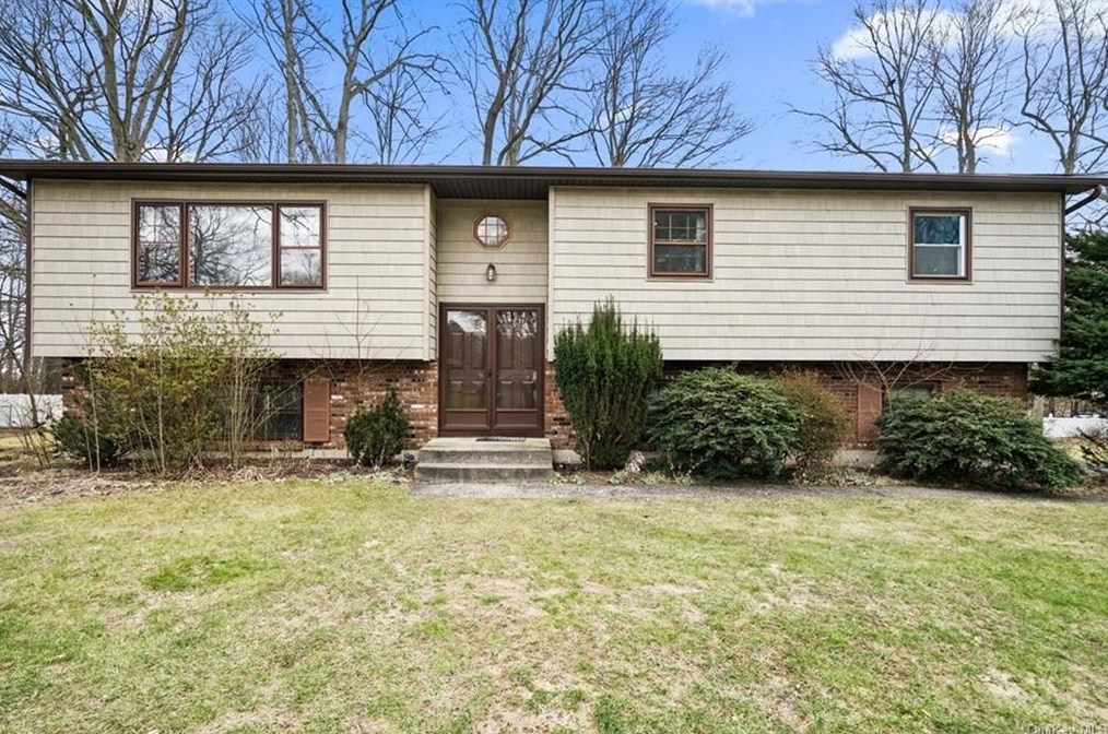 9 Corinthian Rd, New City, NY 10956