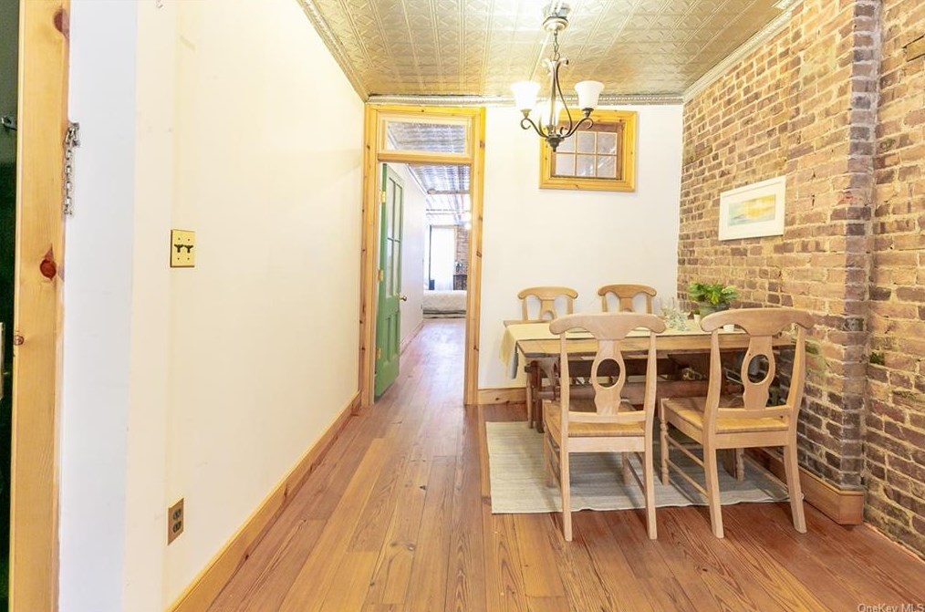 430 W 46th St #3e, New York, NY 10036