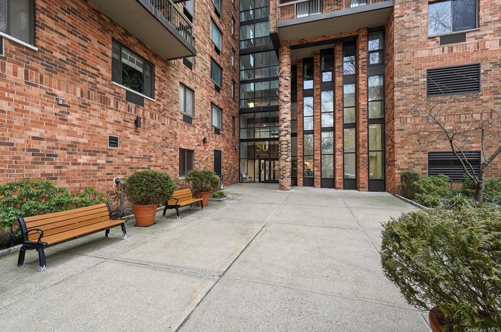 50 Columbus Ave #806, Yonkers, NY 10707