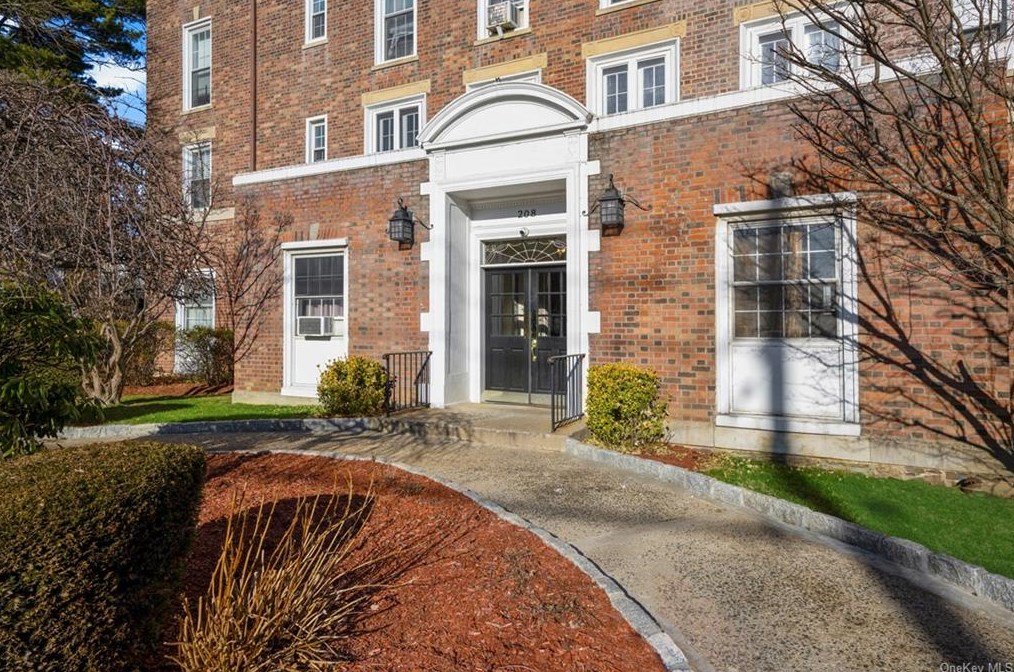 208 Centre Ave #4c, New Rochelle, NY 10805