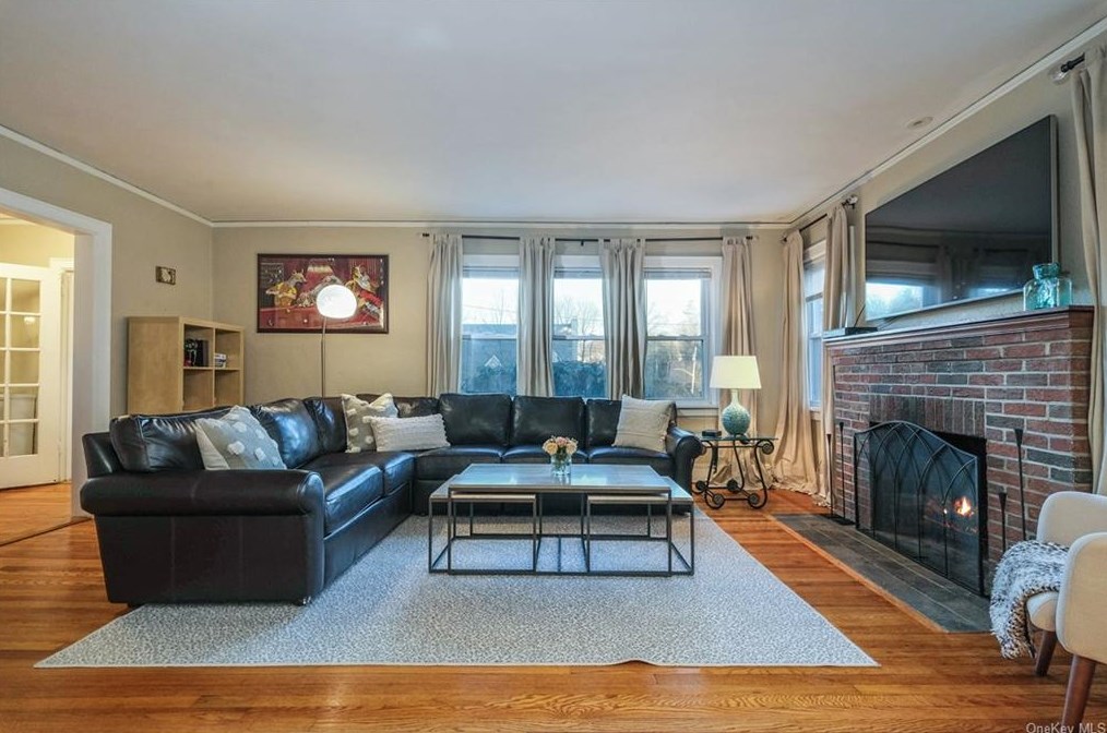 8 Norma Pl, Scarsdale, NY 10583