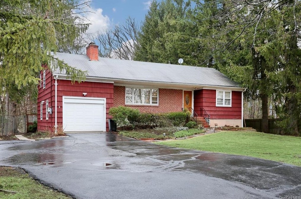 233 Townline Rd, Chestnut Ridge, NY 10965-1238