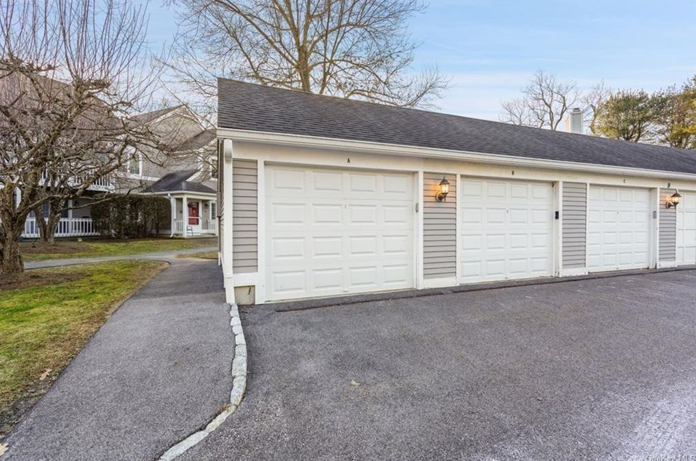 802 Chestnut Dr, Kent Lakes, NY 10512-2650