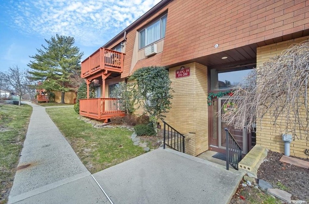 197 Richard Ct, Mount Ivy, NY 10970-2307