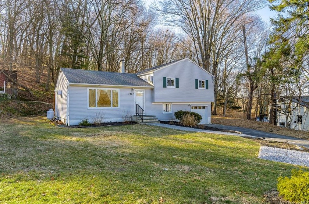 307 Alpine Dr, Cortlandt Manor NY  10567-1305 exterior