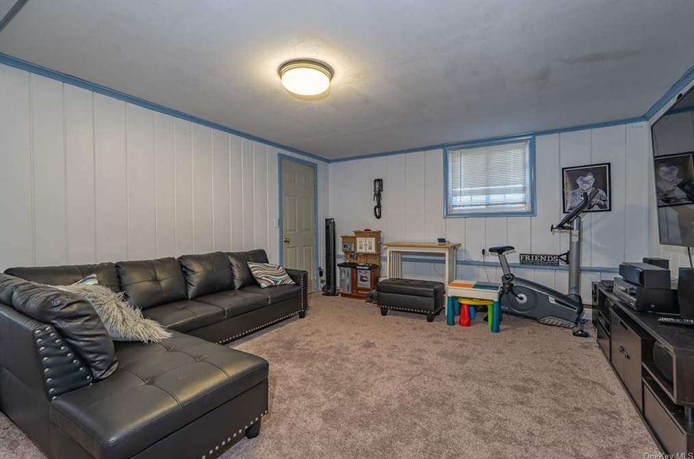 307 Alpine Dr, Cortlandt Manor NY  10567-1305 exterior
