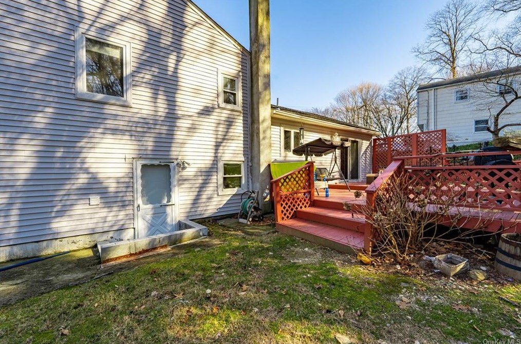 307 Alpine Dr, Cortlandt Manor NY  10567-1305 exterior