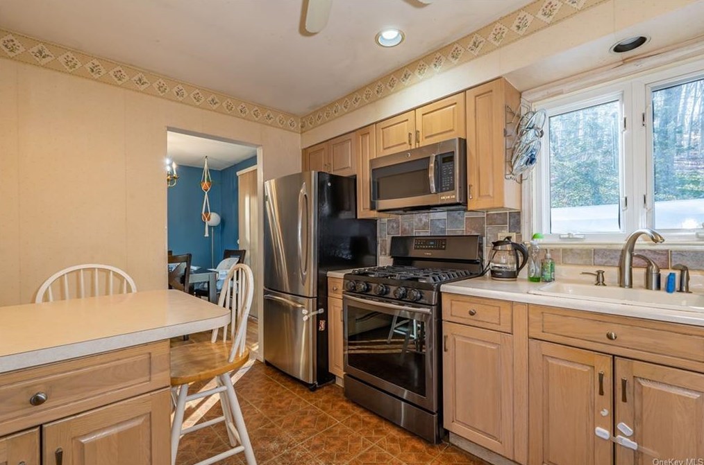 307 Alpine Dr, Cortlandt Manor NY  10567-1305 exterior