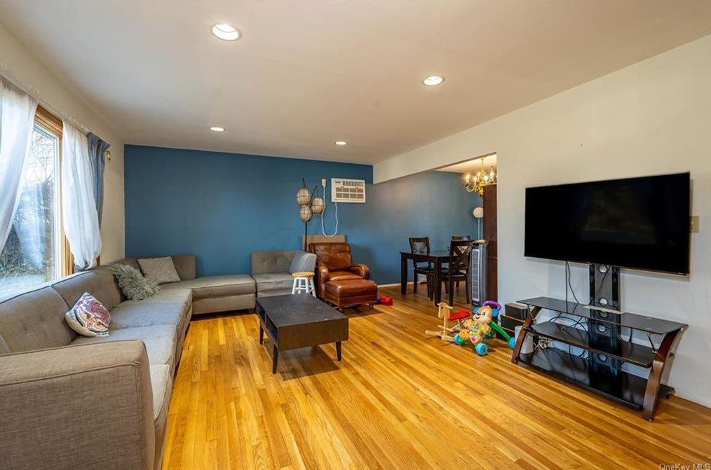 307 Alpine Dr, Cortlandt Manor NY  10567-1305 exterior