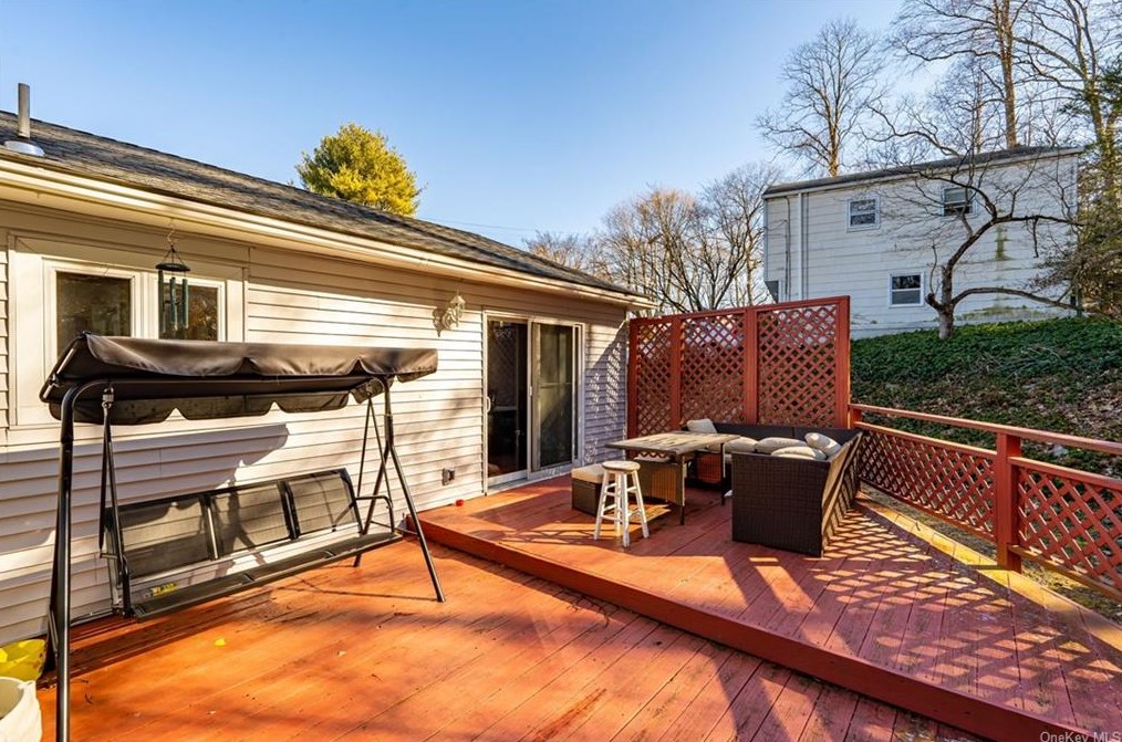 307 Alpine Dr, Cortlandt Manor NY  10567-1305 exterior