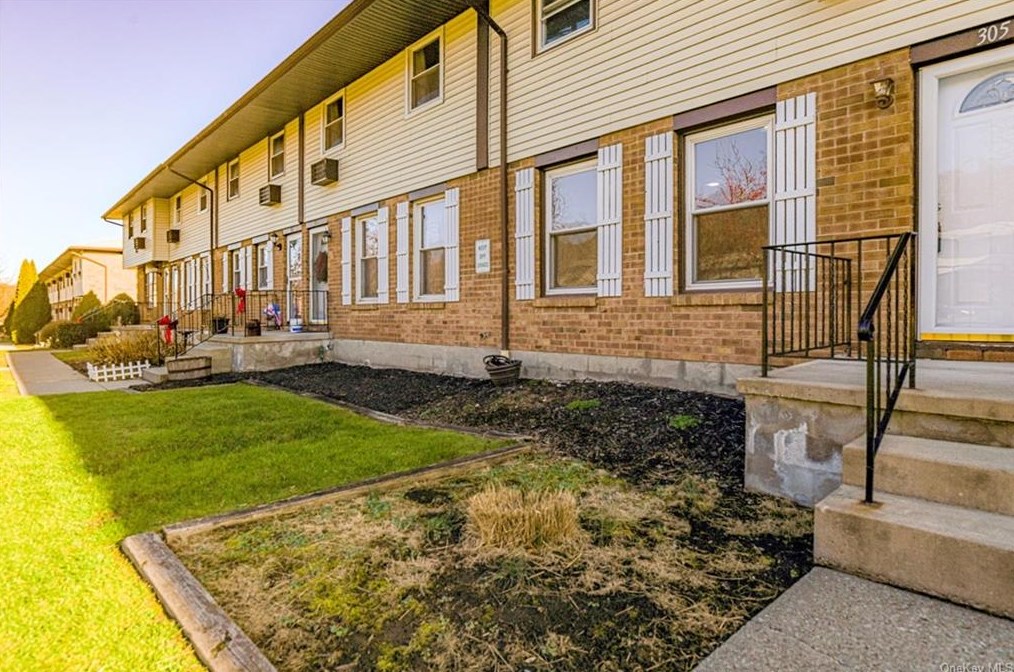 305 Parr Meadow Dr #3e, Newburgh, NY 12550