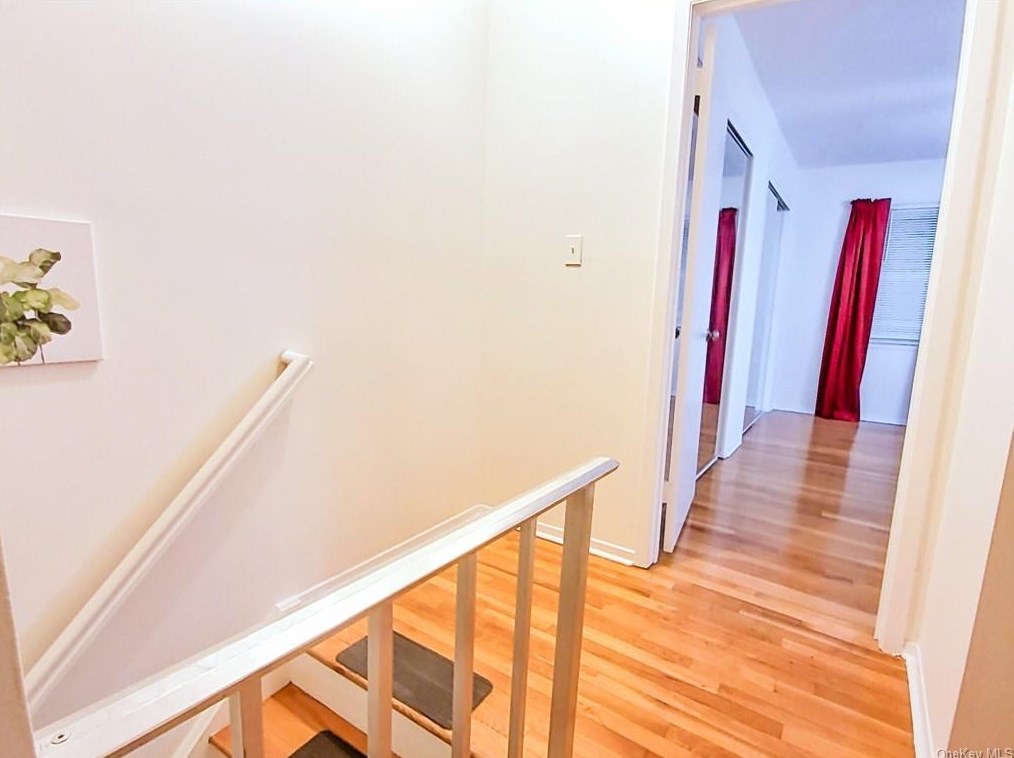 15 Gladys Dr, Chestnut Ridge NY  10977-6026 exterior