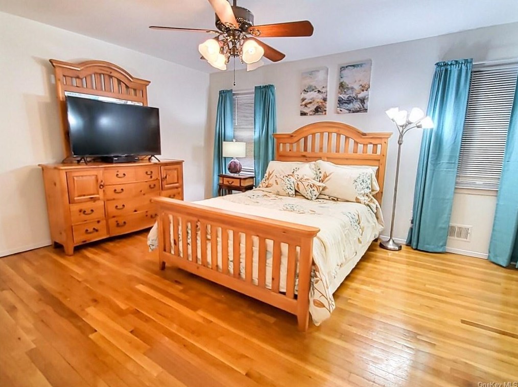 15 Gladys Dr, Chestnut Ridge NY  10977-6026 exterior