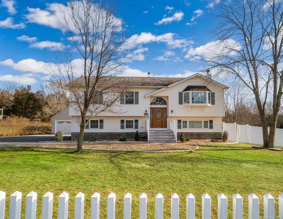 478 Lake Rd, Newburgh, NY 12553-5937