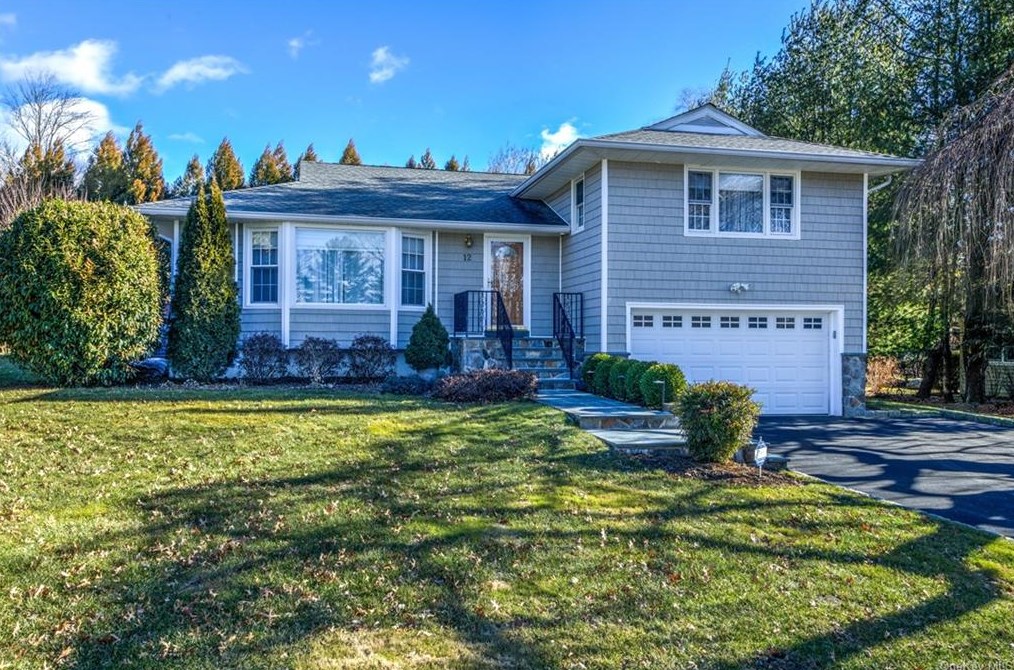 12 Sparrow Cir, White Plains, NY 10605