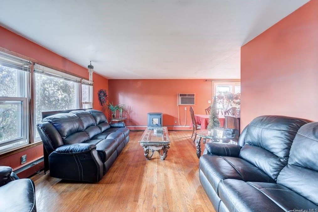 646 Blooming Grove Tpke, Newburgh, NY 12553-8004