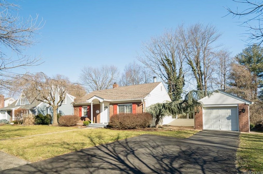 44 Eimer St, Tappan, NY 10983-1715