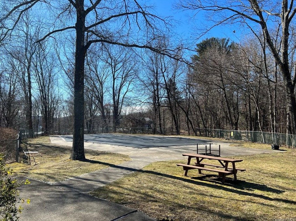 406 Drew Ln, Kent Lakes NY  10512-3749 exterior