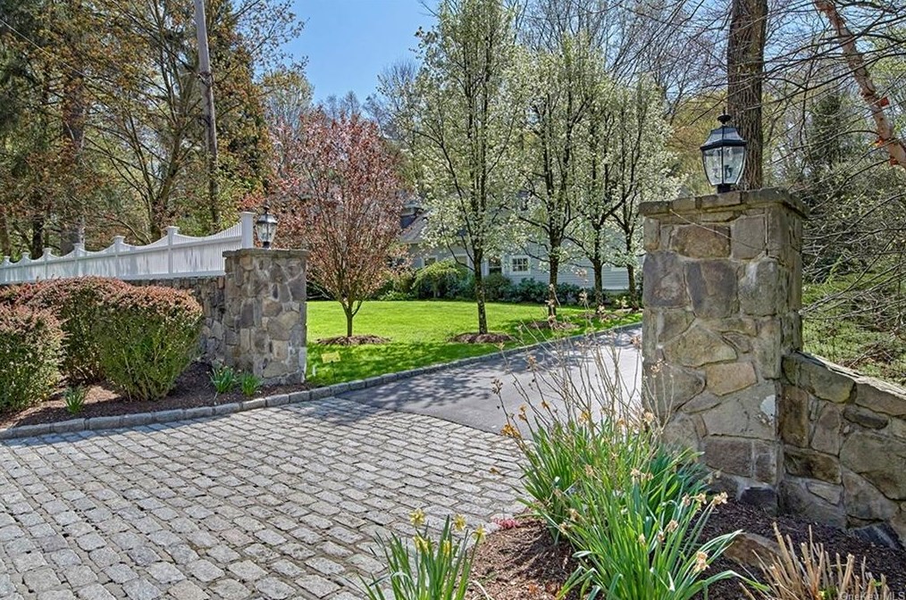 200 Seven Bridges Rd, Mount Kisco, NY 10549