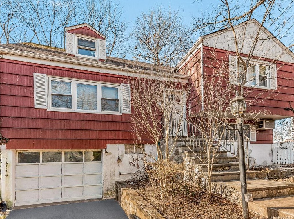 55 Shelburne Rd, Yonkers, NY 10710-4302