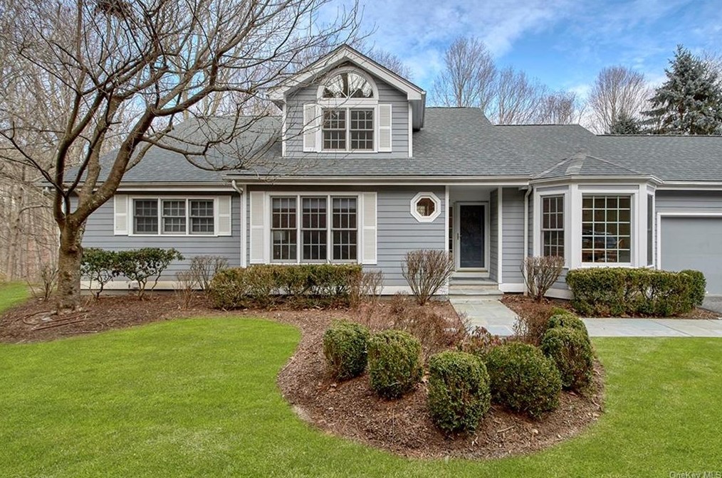 143 Ruxton Rd, Mount Kisco, NY 10549-4025