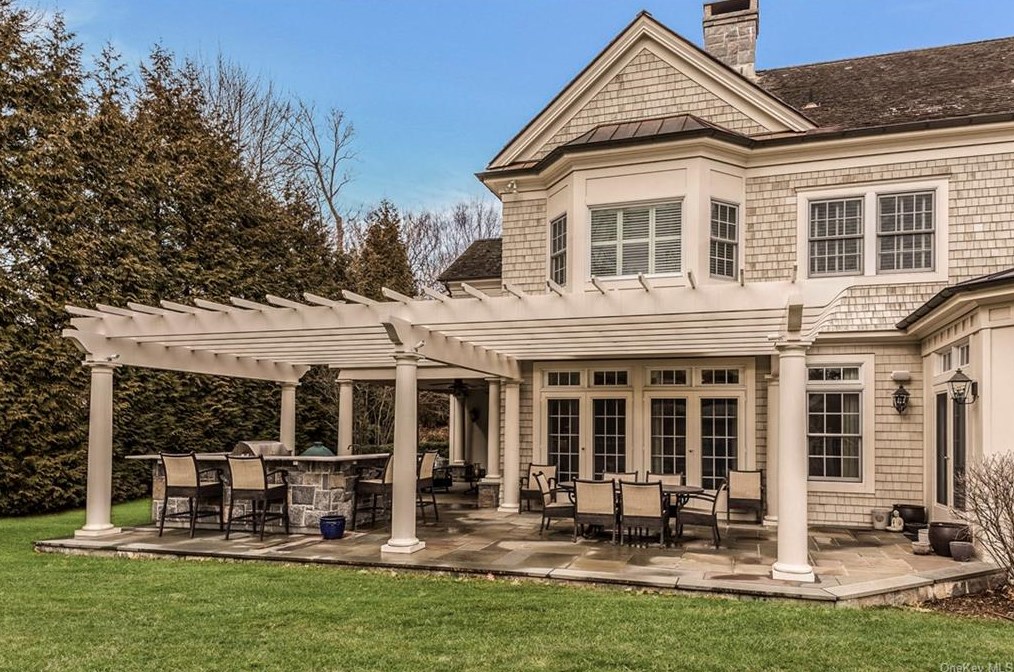 300 Grace Church St, Rye NY  10580-4202 exterior