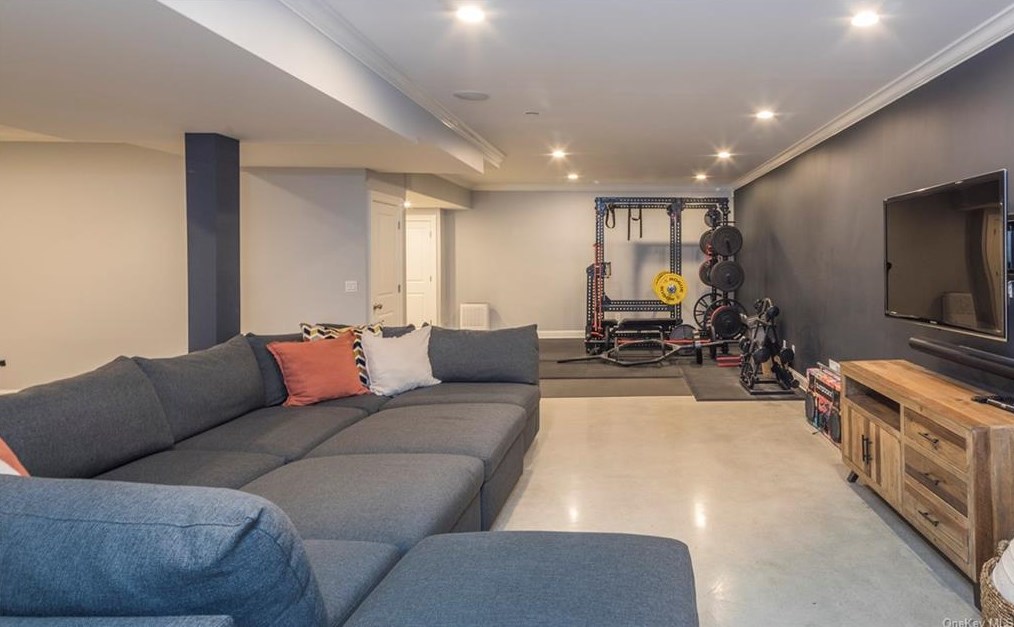 300 Grace Church St, Rye NY  10580-4202 exterior